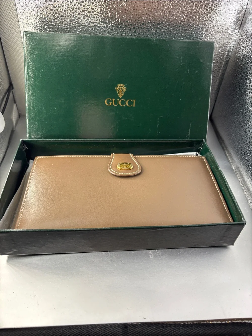 Pre-Owned Authentic Vintage Gucci Leather long Wallet with Gold-Tone logo snap
